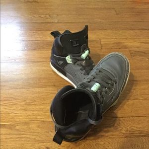 Jordan boys spicier shoes size 5.5